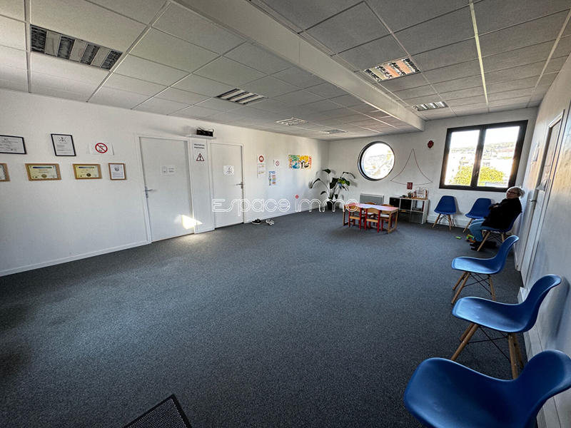 Bureau - 114 m² - 1 pièce