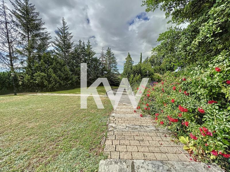 Villa - 548 m² - 22 pièces