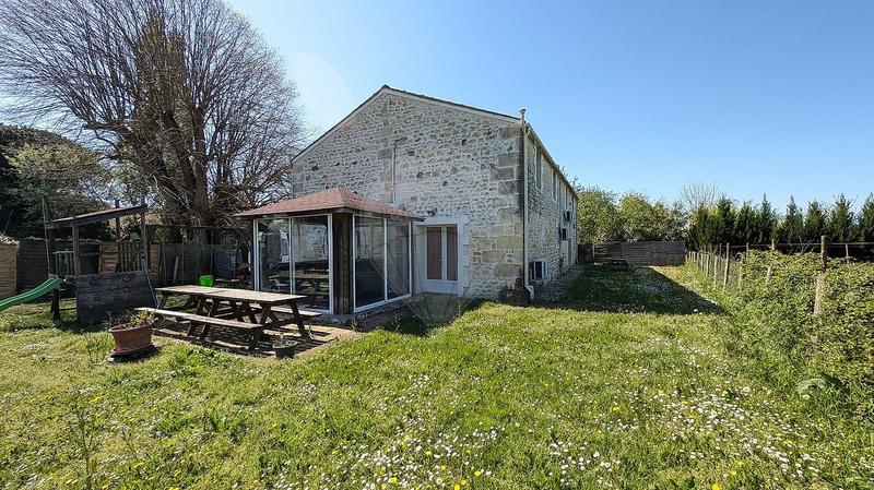 Maison chambre d'hôtes - 240 m² - 8 pièces