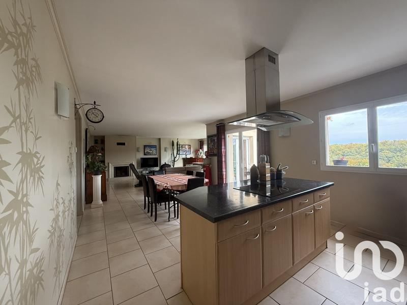 Maison - 220 m² - 8 pièces