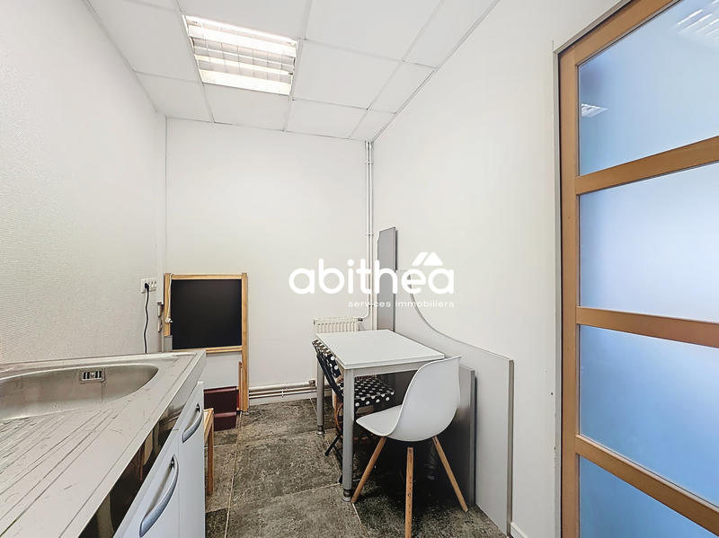 Bureau - 86 m² - 6 pièces