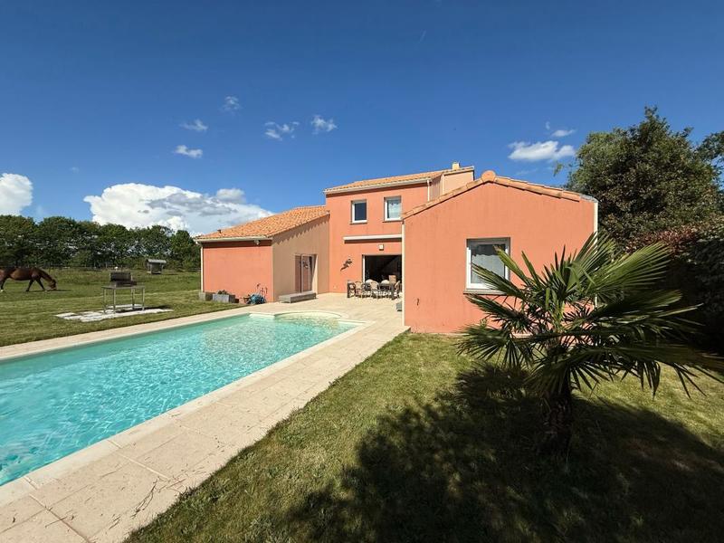 Maison - 181 m² - 7 pièces