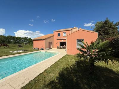 Maison - 181 m² - 7 pièces