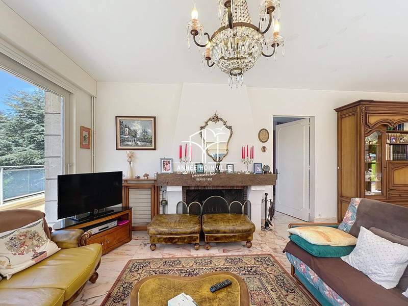 Villa - 266 m² - 8 pièces