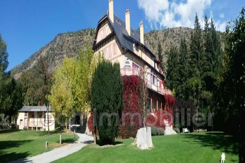 Demeure - 1 100 m² - 16 pièces