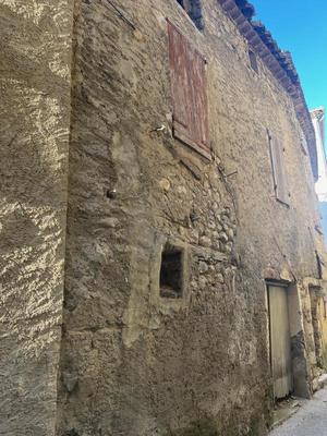 Maison de village - 200 m² - 1 pièce