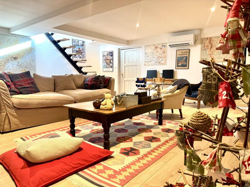 Appartement - 206 m² - 6 pièces