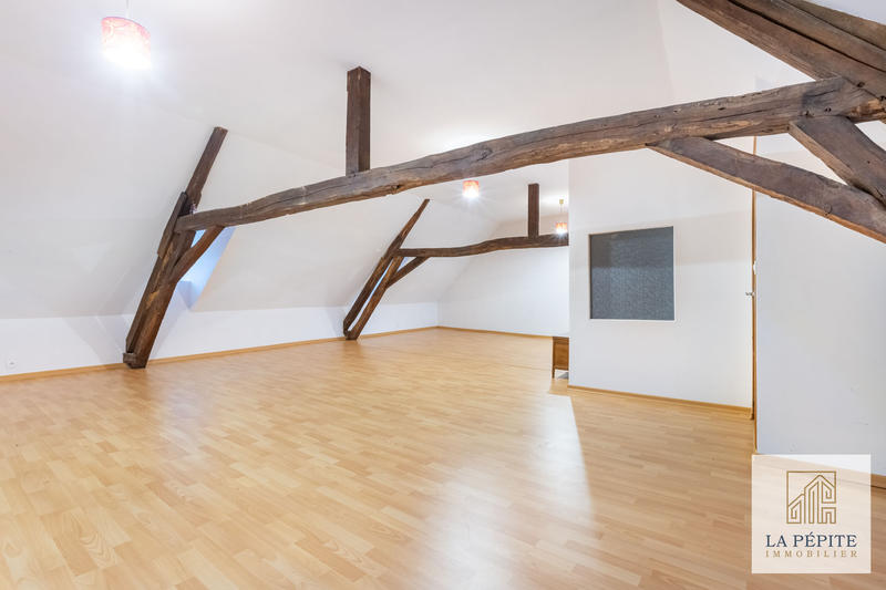 Maison - 240 m² - 8 pièces