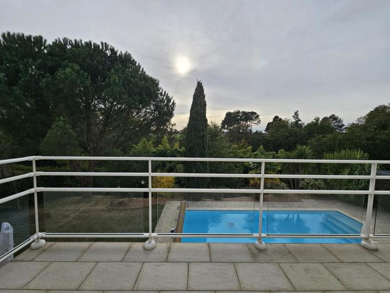 Propriété - 245 m² - 9 pièces