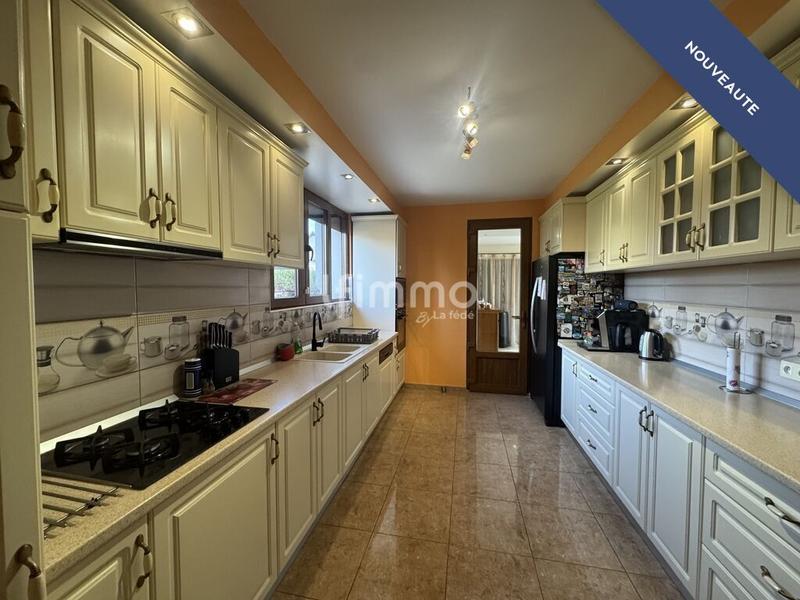 Demeure - 244 m² - 7 pièces