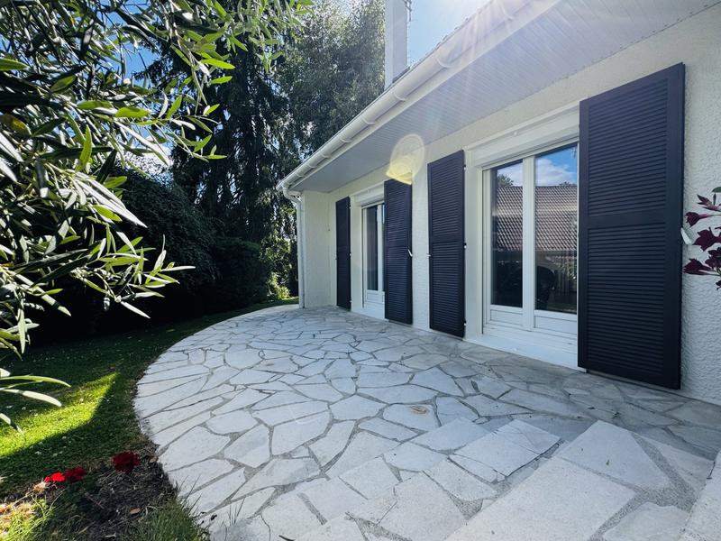 Villa - 220 m² - 10 pièces