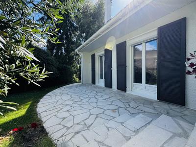 Villa - 220 m² - 10 pièces