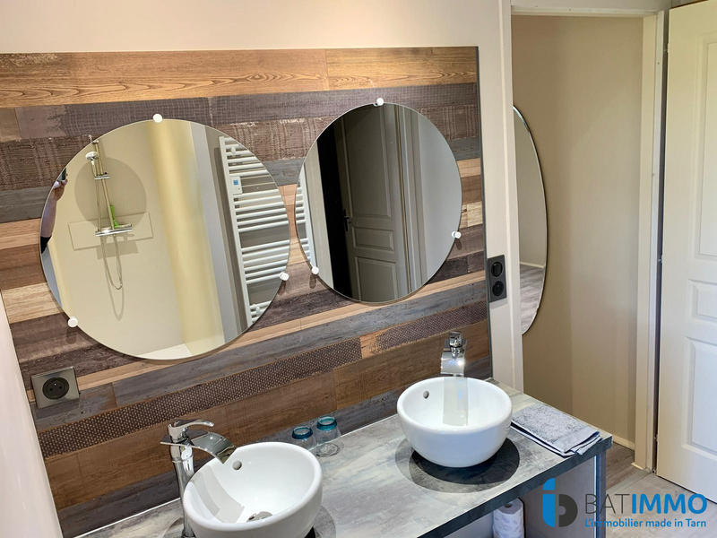 Maison - 820 m² - 18 pièces