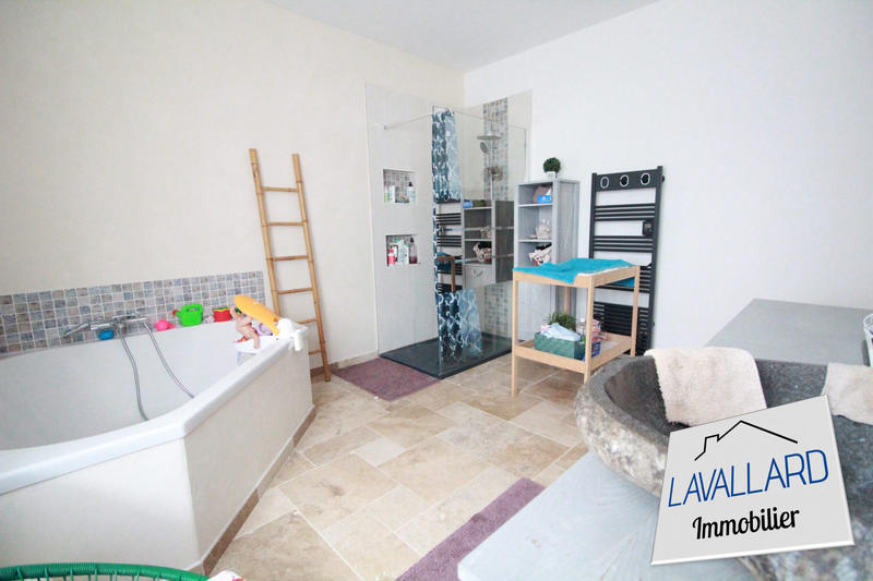 Maison traditionnelle - 203 m² - 7 pièces