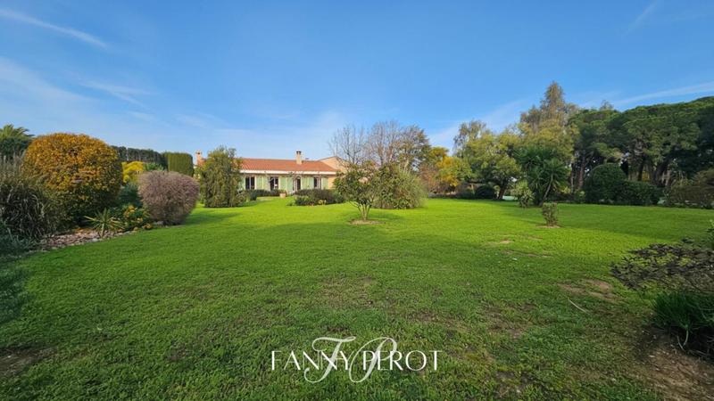 Maison - 220 m² - 6 pièces