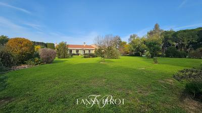 Maison - 220 m² - 6 pièces