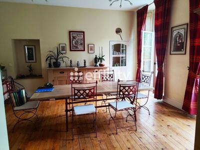 Maison - 284 m² - 10 pièces