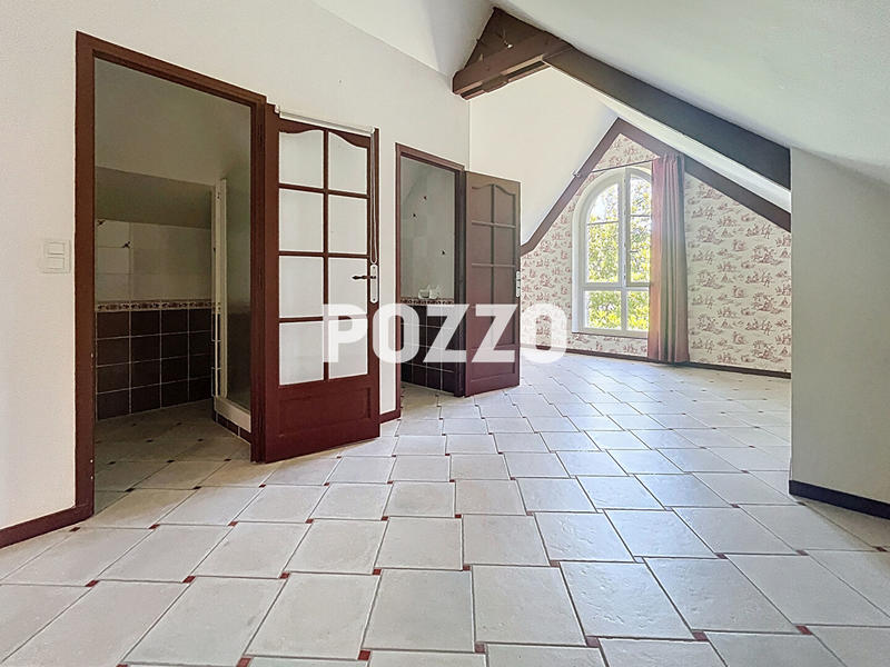 Maison - 202 m² - 8 pièces