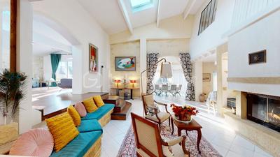 Maison - 340 m² - 10 pièces