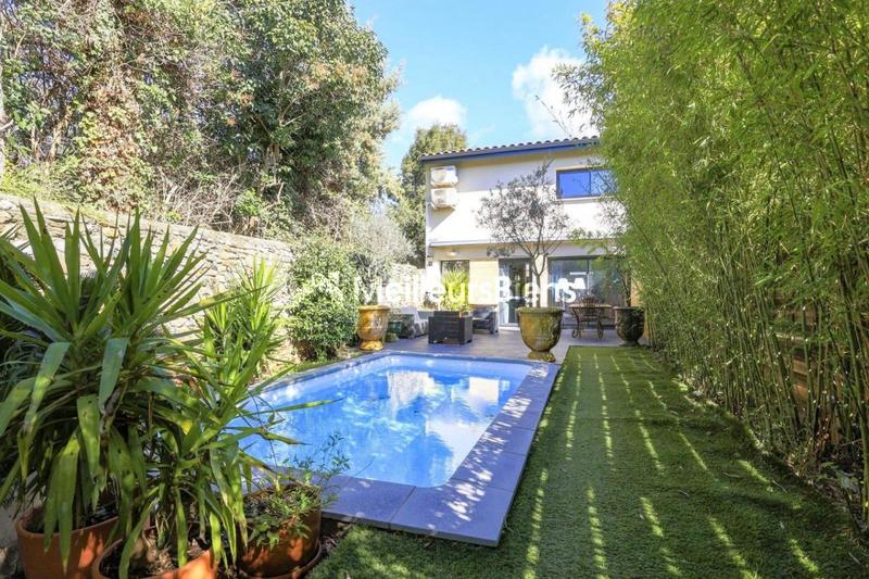 Propriété - 190 m² - 6 pièces