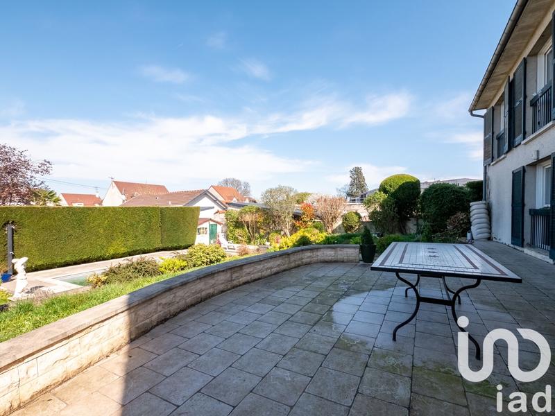 Maison - 300 m² - 13 pièces