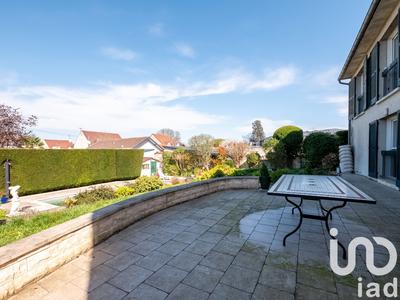 Maison - 300 m² - 13 pièces