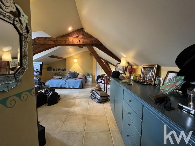 Appartement - 204 m² - 5 pièces