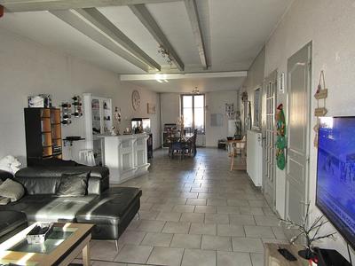 Maison - 210 m² - 6 pièces