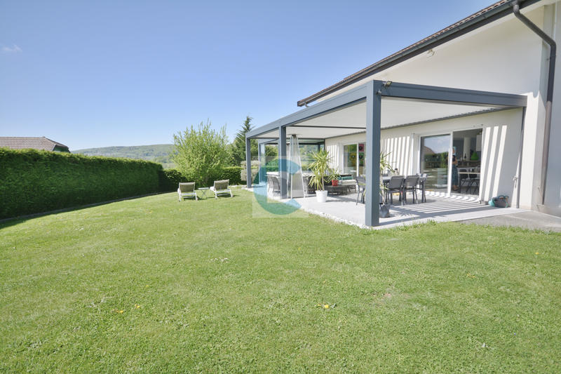 Maison - 228 m² - 8 pièces