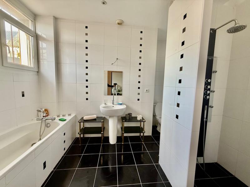 Appartement - 209 m² - 6 pièces