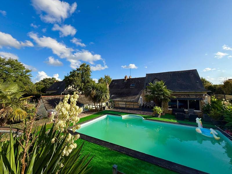 Maison - 260 m² - 11 pièces