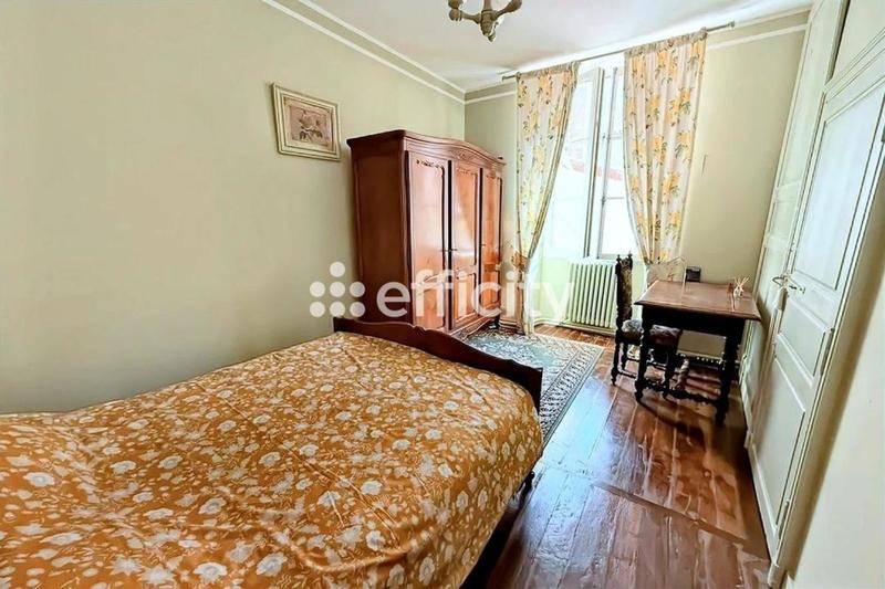 Maison - 205 m² - 6 pièces