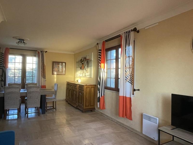 Pavillon - 205 m² - 8 pièces