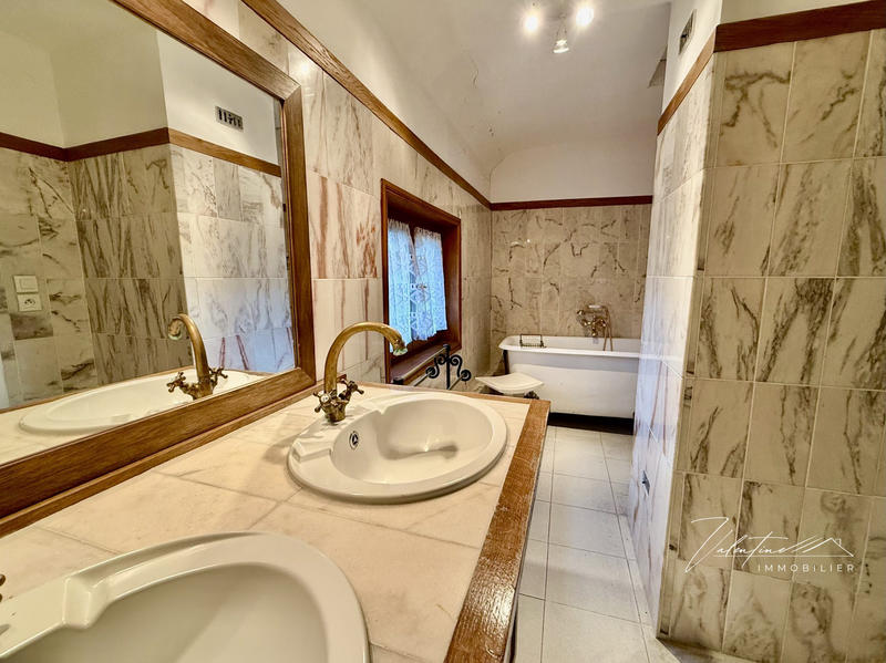 Maison - 322 m² - 7 pièces