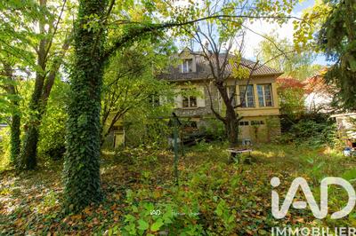 Maison - 185 m² - 8 pièces