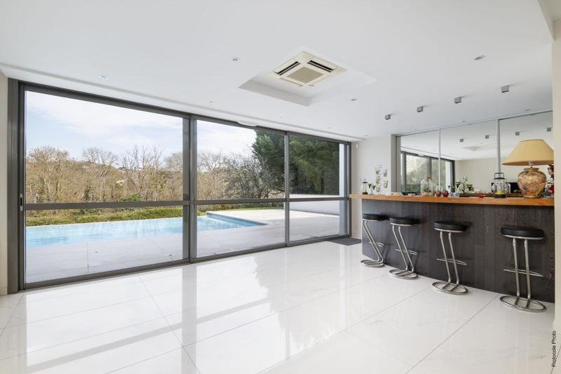 Maison - 402 m² - 9 pièces