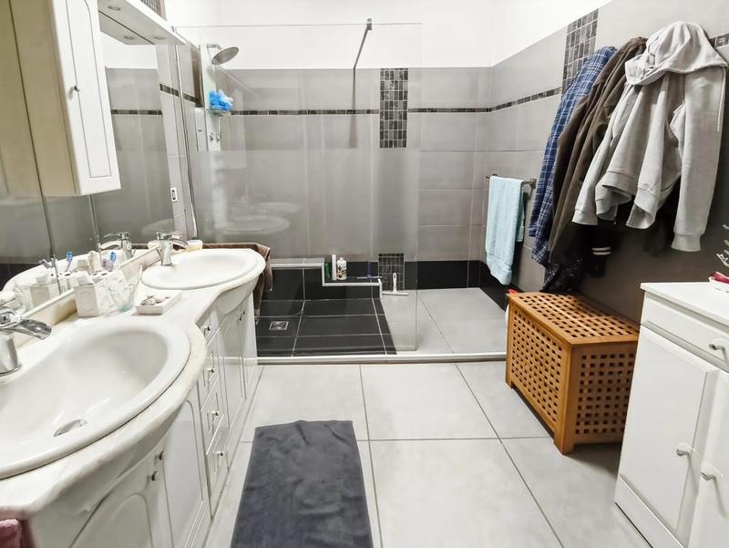 Maison - 237 m² - 10 pièces