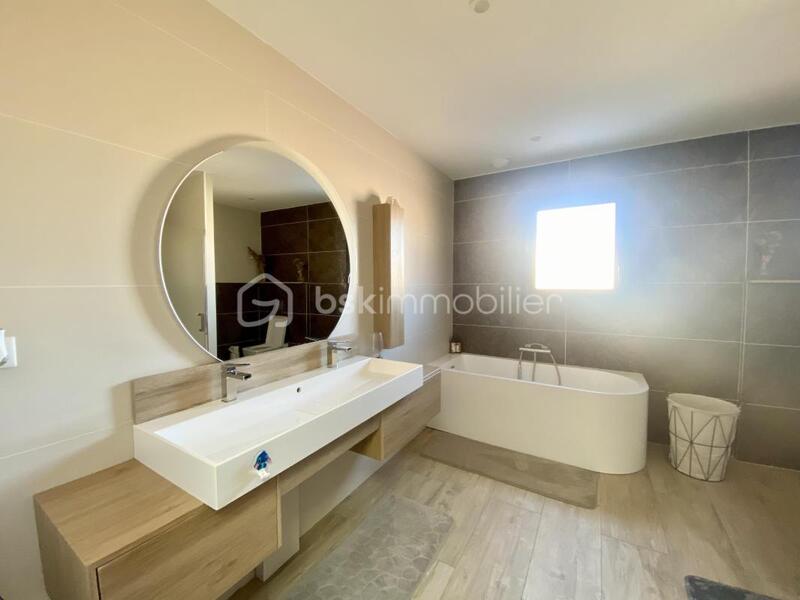 Maison - 161 m² - 7 pièces