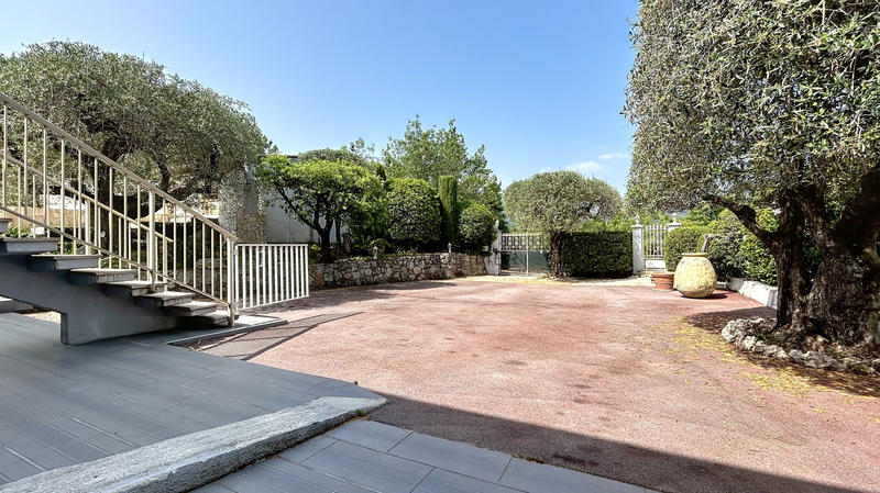 Villa - 320 m² - 8 pièces