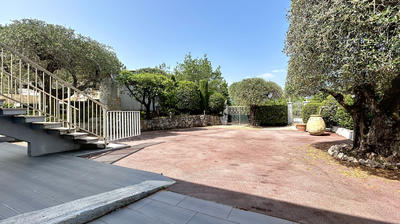 Villa - 320 m² - 8 pièces