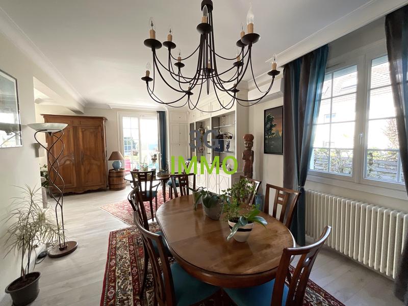 Maison traditionnelle - 333 m² - 8 pièces