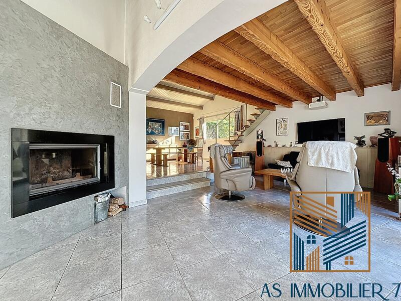 Maison - 220 m² - 4 pièces