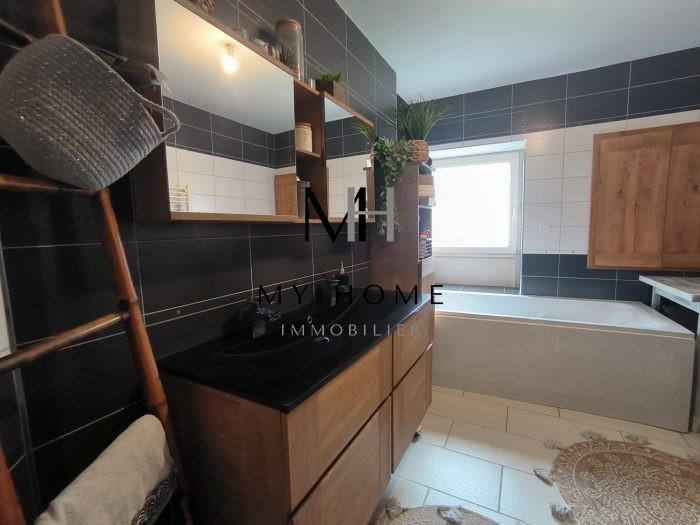 Maison - 320 m² - 13 pièces