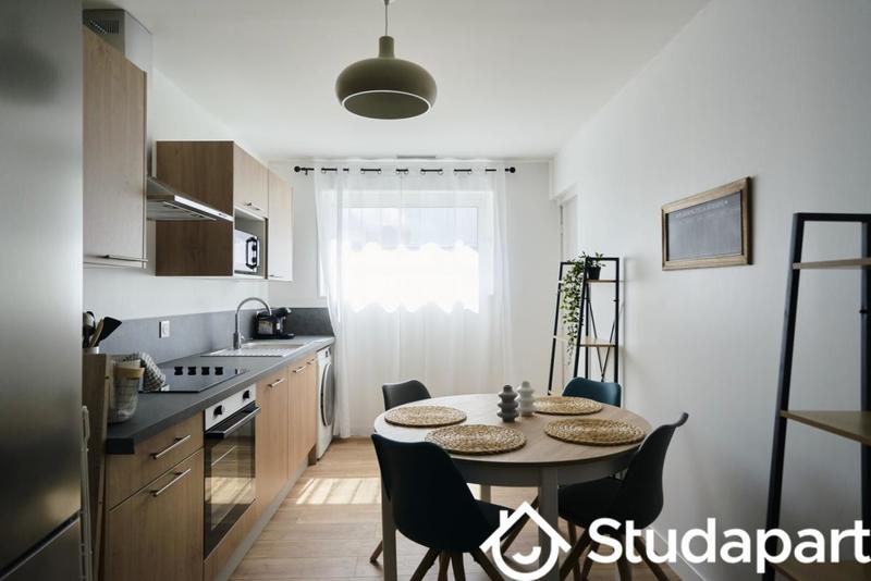 Chambre - 10 m² - 1 pièce