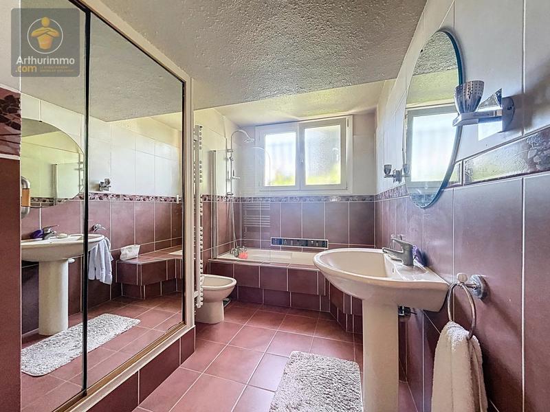 Maison - 200 m² - 8 pièces