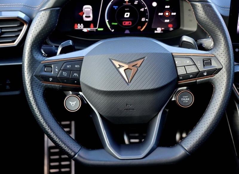 Cupra Formentor 245 Vz Hybride Rechargeable Gris Mate / Toit Ouvrant Volant Super Sport Camera 360° Full Link Pack Xl