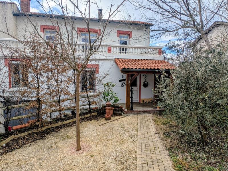 Maison - 180 m² - 8 pièces