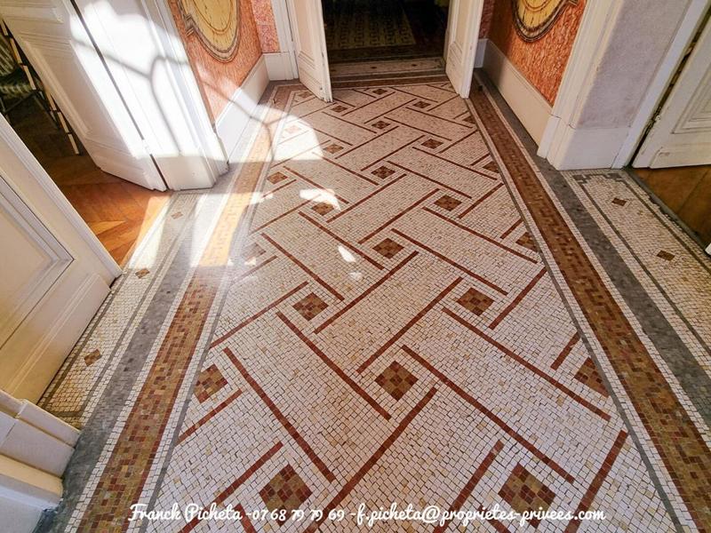 Demeure - 1 000 m² - 17 pièces