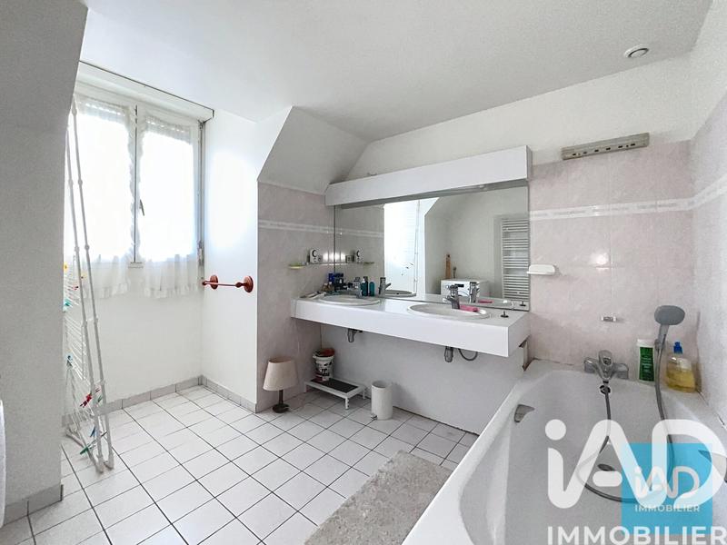 Maison - 211 m² - 8 pièces