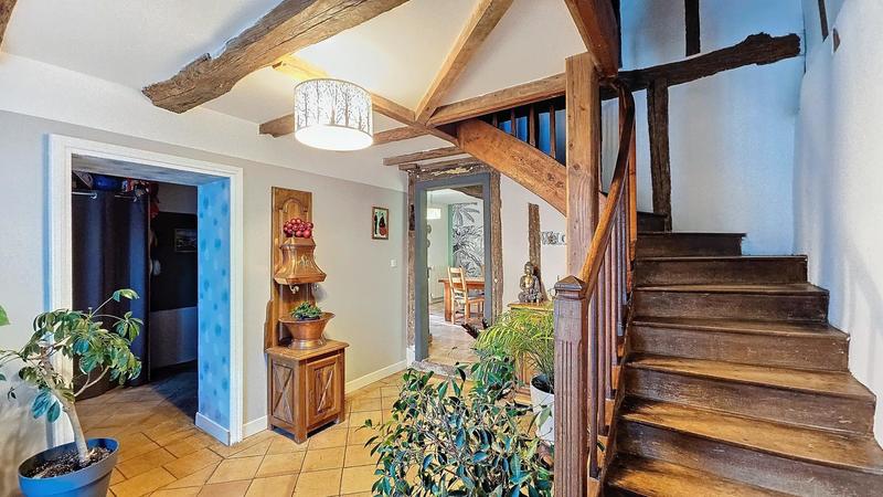 Maison - 330 m² - 9 pièces